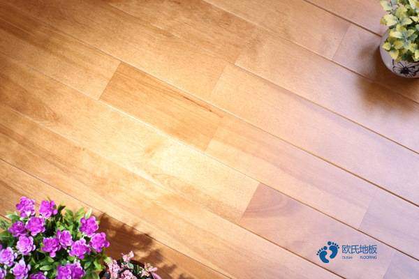 定制体育场地板较好的2