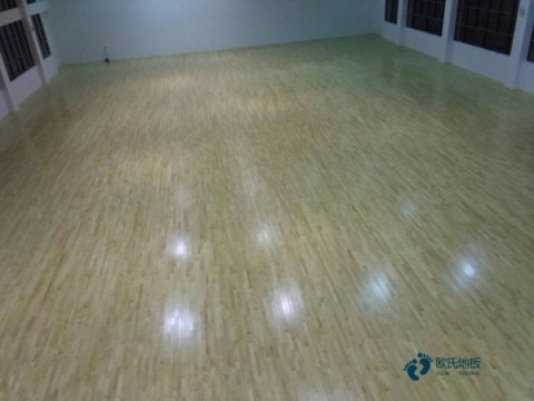 较好的运动篮球木地板价格