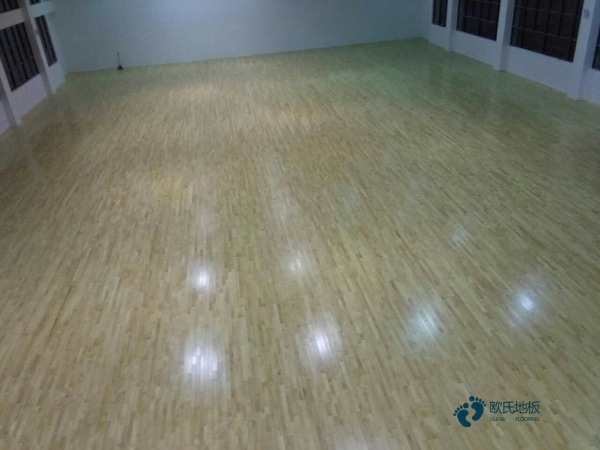 较好的运动篮球木地板价格