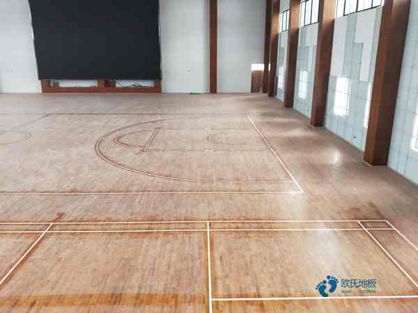 大学运动地板施工队3