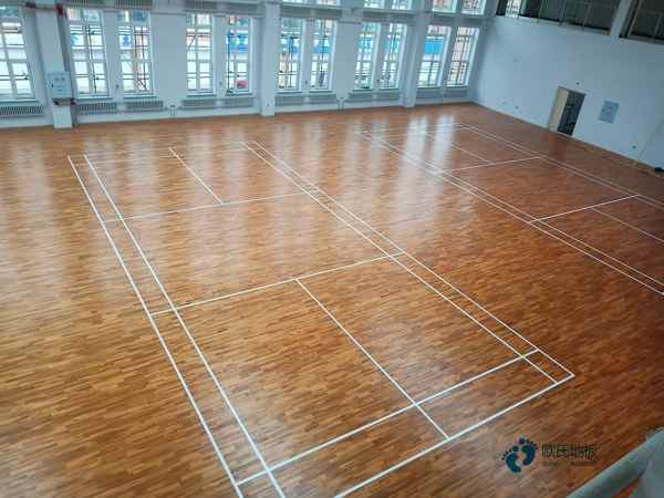 学校体育场地木地板施工3