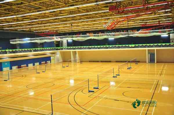 学校体育场地木地板施工2