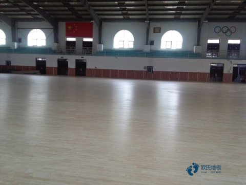 学校篮球馆地板施工队