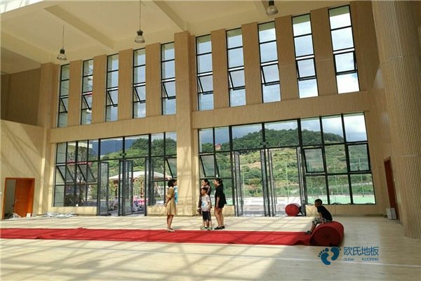 中学运动馆地板施工步骤3