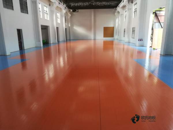 专业运动木地板安装2