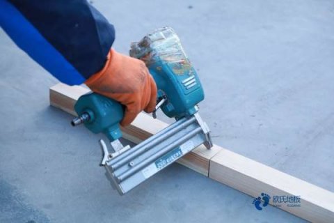 篮球场木地板安装过程